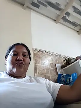Snapshot of VaneandRossy chatting on 10, 5, 2026 VaneandRossy online show from 10, 5, 2026