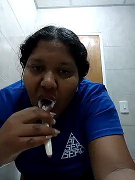 Snapshot of VaneandRossy chatting on 12, 5, 2026 VaneandRossy online show from 12, 5, 2026