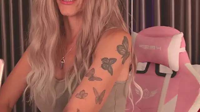 betty xoxoo online show from 15, 4, 2026