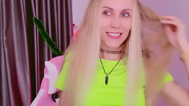 betty xoxoo online show from 15, 12, 2025