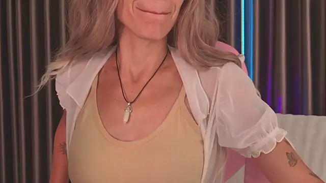 Snapshot of betty_xoxoo chatting on 27, 4, 2026 betty xoxoo online show from 27, 4, 2026
