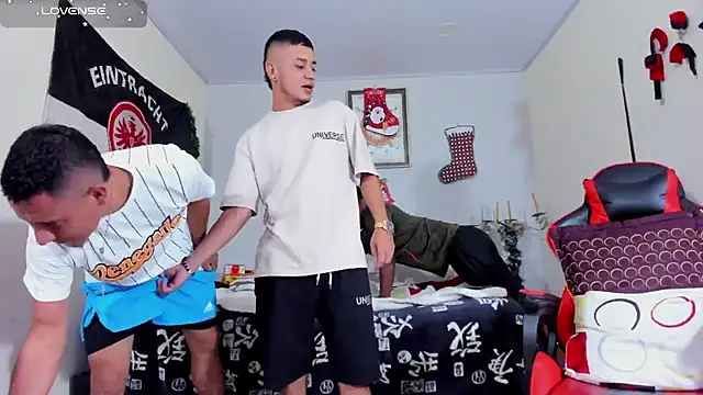 roomies  online show from 18, 12, 2025