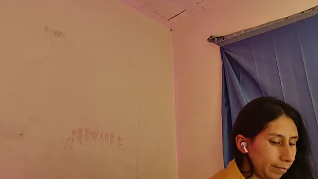 MoonLipsON- online show from 9, 4, 2026