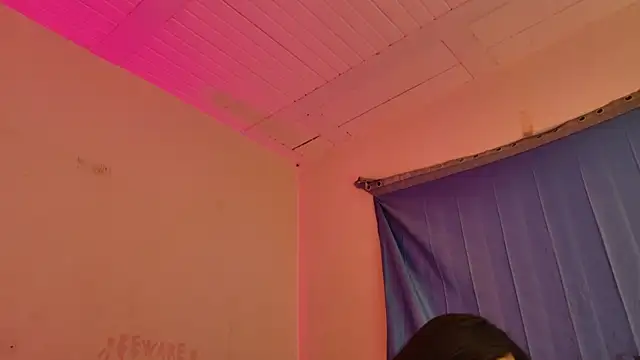 MoonLipsON- online show from 8, 4, 2026