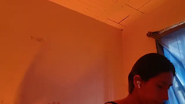 MoonLipsON- online show from 8, 5, 2026