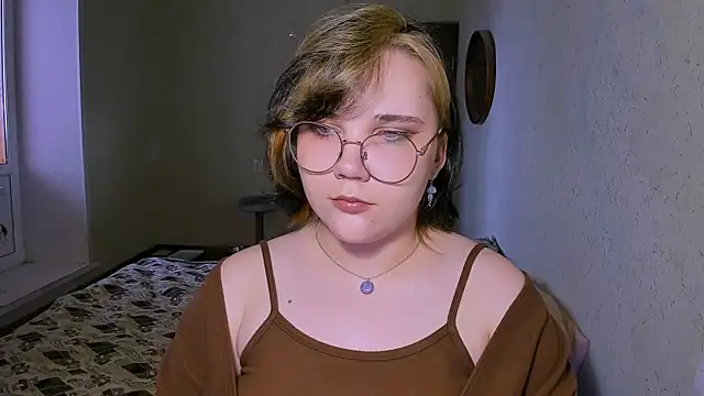 Lily-Violet online show from 7, 4, 2026