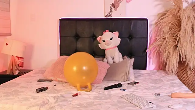 Snapshot of AllyBloom chatting on 16, 12, 2025 AllyBloom online show from 16, 12, 2025