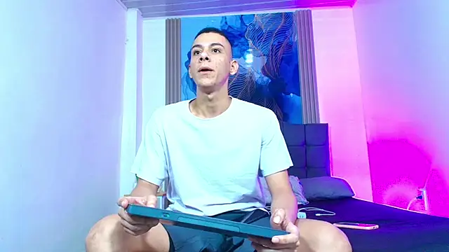 Valentina and sneider  online show from 27, 4, 2026