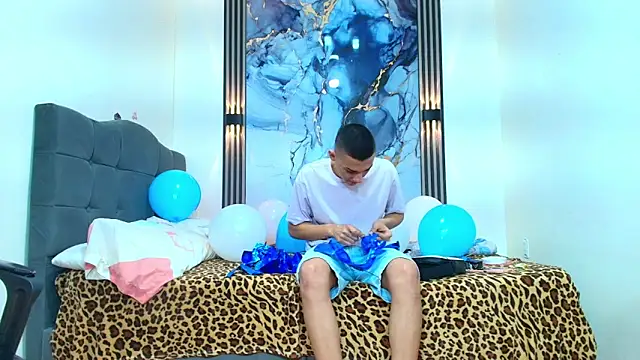 Valentina and sneider  online show from 7, 3, 2026