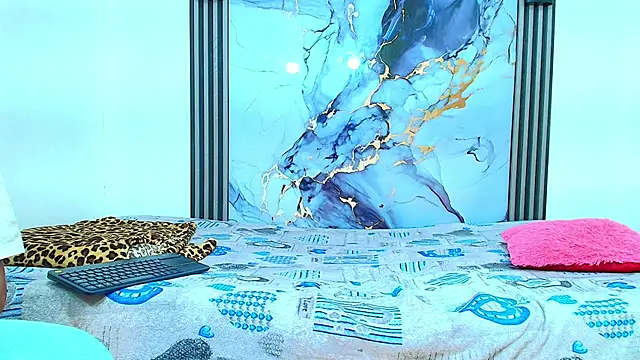 Valentina and sneider  online show from 13, 1, 2026