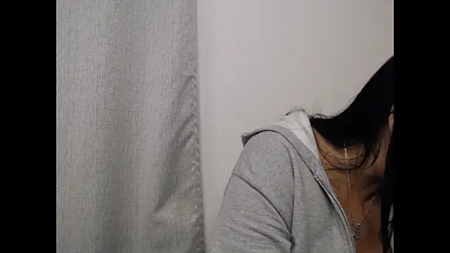 Snapshot of Cristal_2302 chatting on 5, 12, 2025 Cristal 2302 online show from 5, 12, 2025