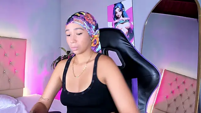 EmmaLawrence  online show from 15, 12, 2025