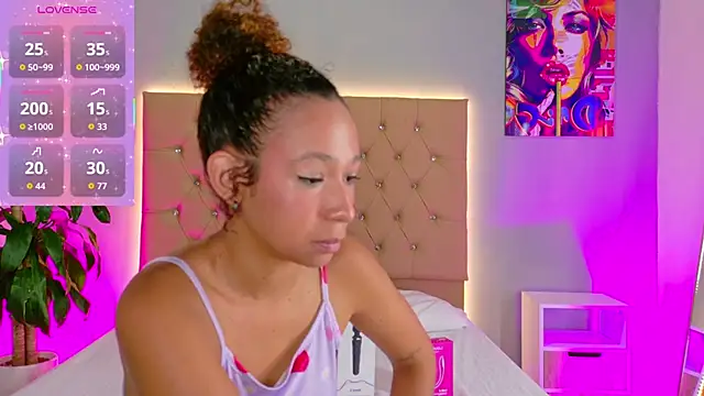 EmmaLawrence  online show from 13, 3, 2026