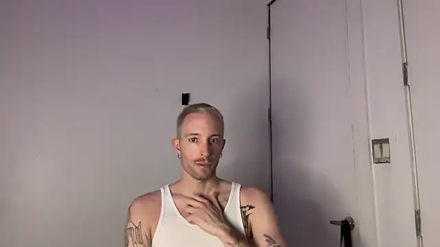 Snapshot of xanderxnyc chatting on 4, 7, 2026 xanderxnyc online show from 4, 7, 2026