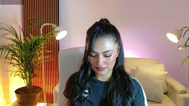 Snapshot of victoria___moon chatting on 7, 2, 2026 victoria moon online show from 7, 2, 2026