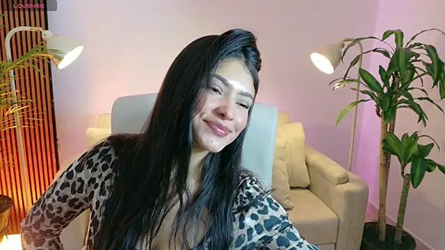 Snapshot of victoria___moon chatting on 5, 2, 2026 victoria moon online show from 5, 2, 2026