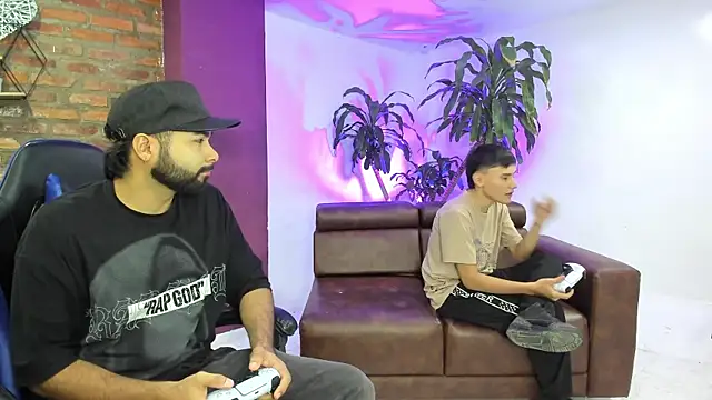 HotThreesoome online show from 18, 12, 2025