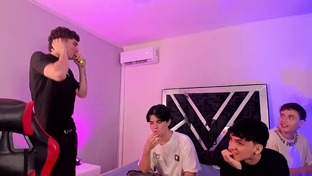 HotThreesoome online show from 15, 4, 2026