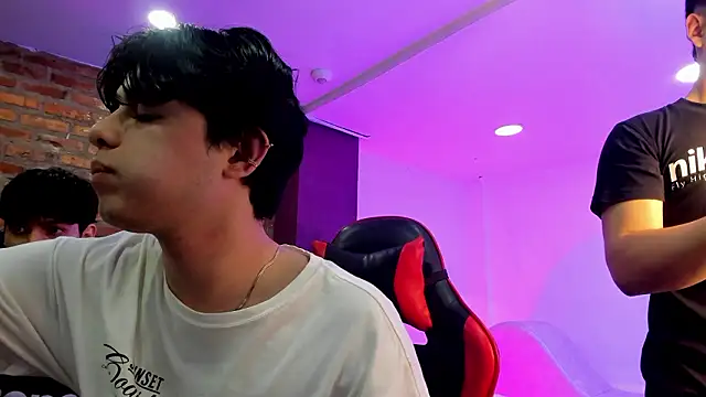 HotThreesoome online show from 25, 3, 2026