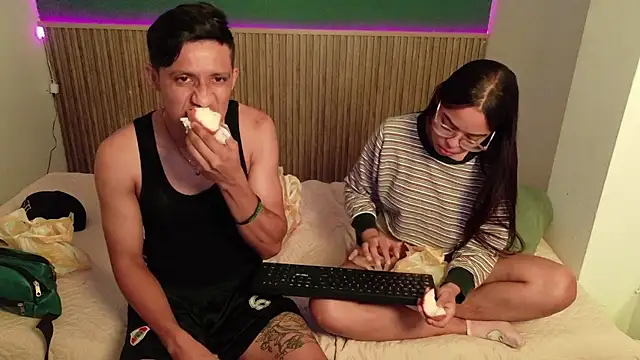 Violet and Dylan online show from 14, 12, 2025