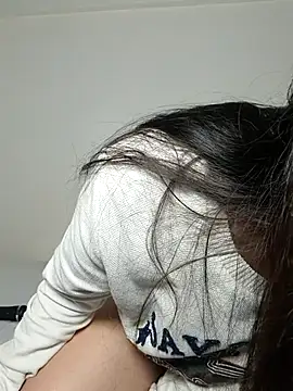 saasha Petit online show from 5, 2, 2026