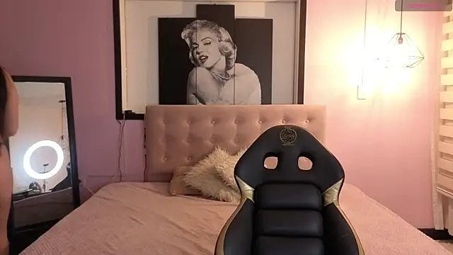 Sara valderrama  online show from 10, 4, 2026