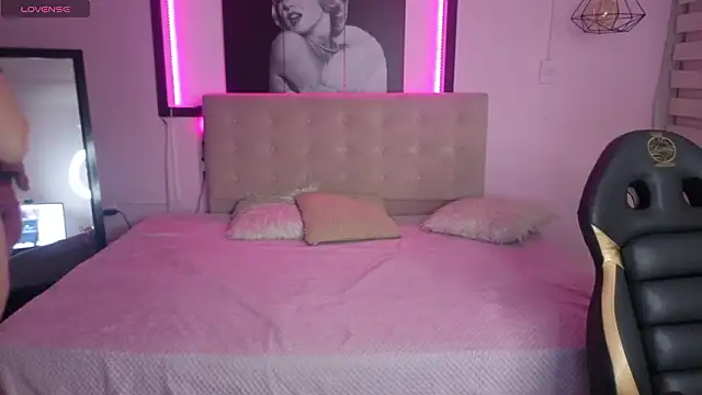 Sara valderrama  online show from 25, 3, 2026