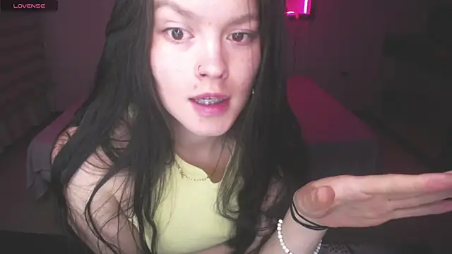 Sara valderrama  online show from 5, 1, 2026