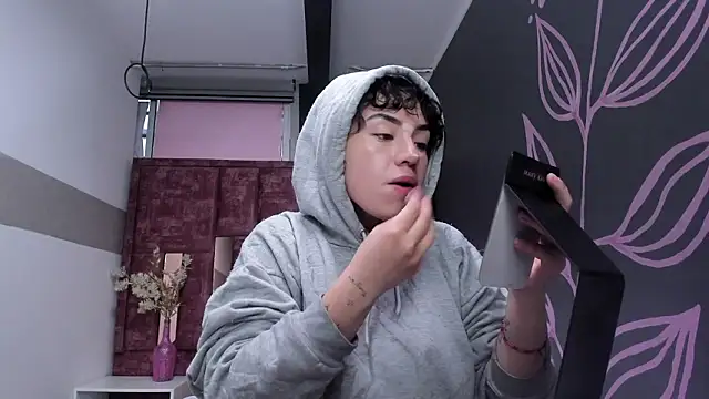 Kiara Fox   online show from 22, 3, 2026