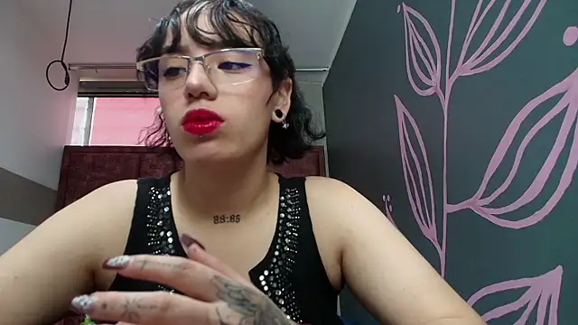Kiara Fox   online show from 30, 4, 2026