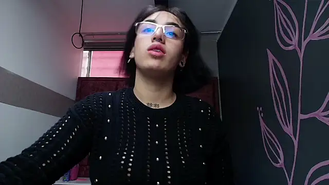 Kiara Fox   online show from 27, 4, 2026