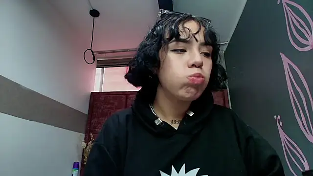 Kiara Fox   online show from 5, 5, 2026