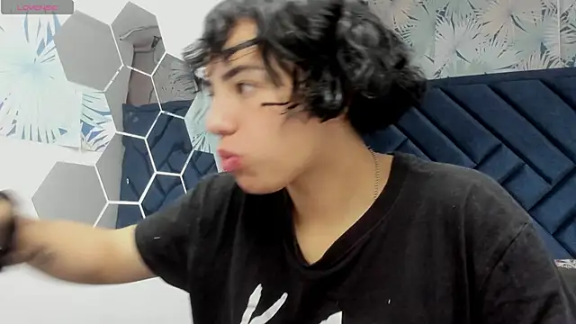 Kiara Fox   online show from 13, 1, 2026