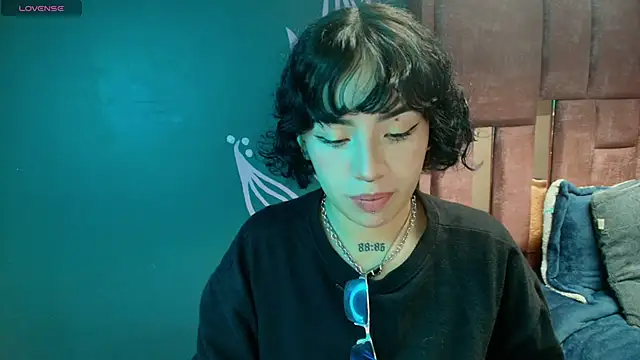 Kiara Fox   online show from 14, 5, 2026