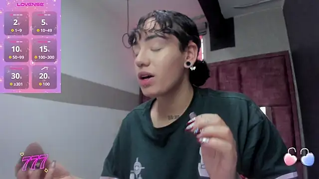 Kiara Fox   online show from 13, 4, 2026