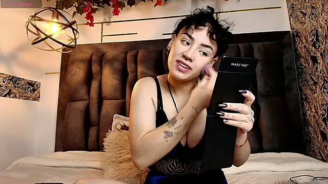 Kiara Fox   online show from 24, 2, 2026