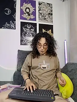 Snapshot of little__ammy chatting on 6, 7, 2026 little ammy online show from 6, 7, 2026