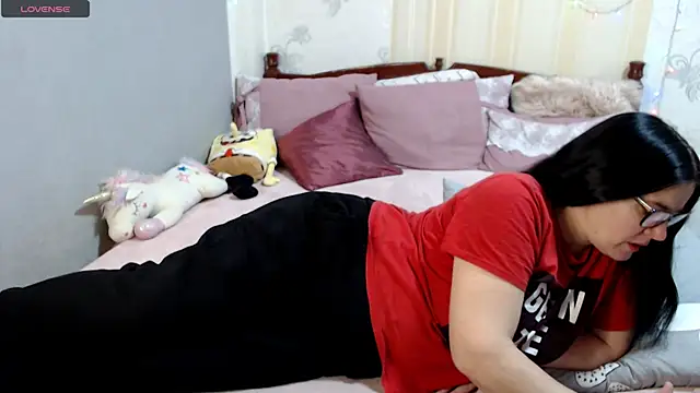 Snapshot of SashaBond chatting on 21, 12, 2025 SashaBond online show from 21, 12, 2025