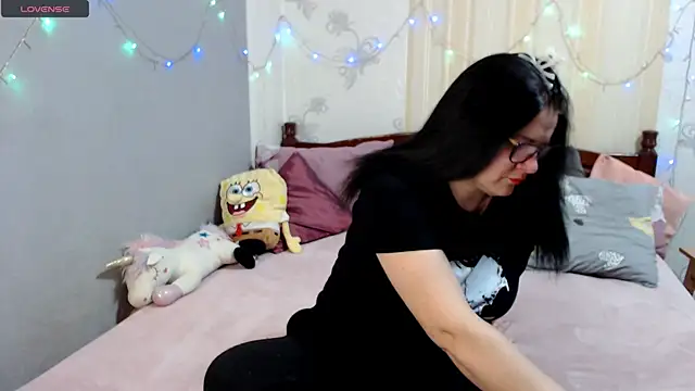 Snapshot of SashaBond chatting on 16, 12, 2025 SashaBond online show from 16, 12, 2025