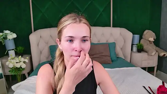 Lina Sinerz online show from 17, 7, 2026