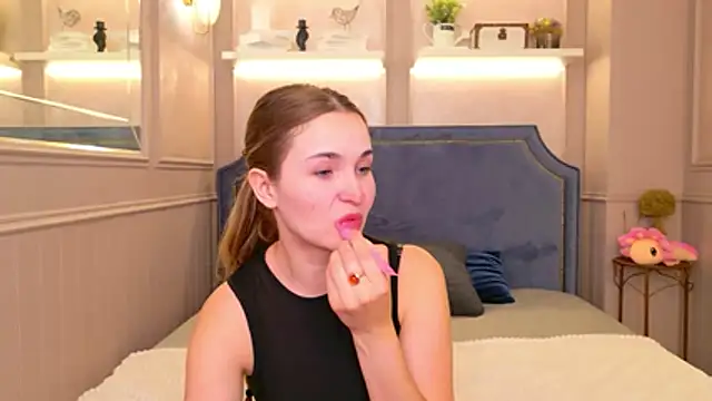 Lina Sinerz online show from 24, 6, 2026