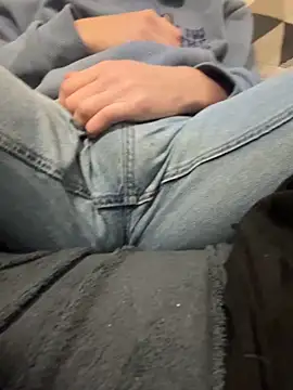 Snapshot of kiki_titanfr chatting on 5, 12, 2025 kiki titanfr online show from 5, 12, 2025