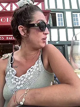 Snapshot of Deborahoff chatting on 17, 6, 2026 Deborahoff online show from 17, 6, 2026