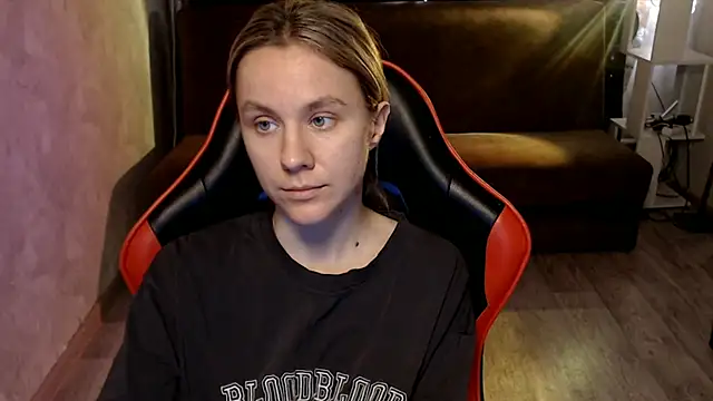 MiaBun1 online show from 7, 4, 2026