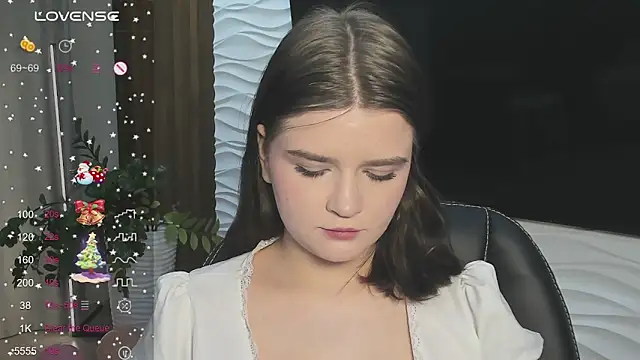 Snapshot of LanaTreades chatting on 14, 12, 2025 LanaTreades online show from 14, 12, 2025