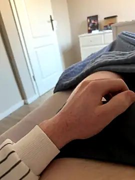 Snapshot of angei094 chatting on 17, 12, 2025 angei094 online show from 17, 12, 2025