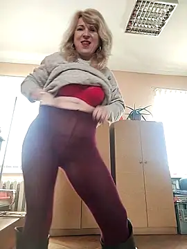 Snapshot of AhlyssaLove1155 chatting on 3, 3, 2026 AhlyssaLove1155 online show from 3, 3, 2026