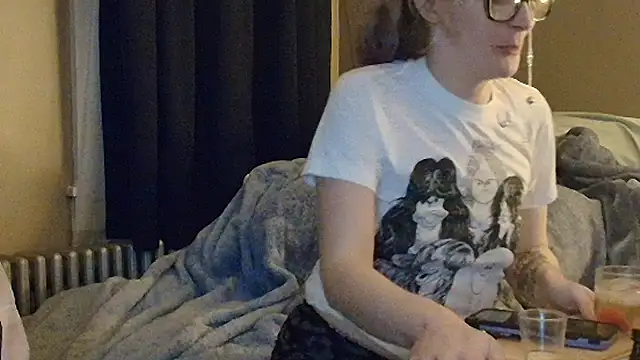 Snapshot of blondebombshell4343 chatting on 16, 12, 2025 blondebombshell4343 online show from 16, 12, 2025