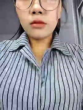 Snapshot of lilly_dang chatting on 22, 12, 2025 lilly dang online show from 22, 12, 2025
