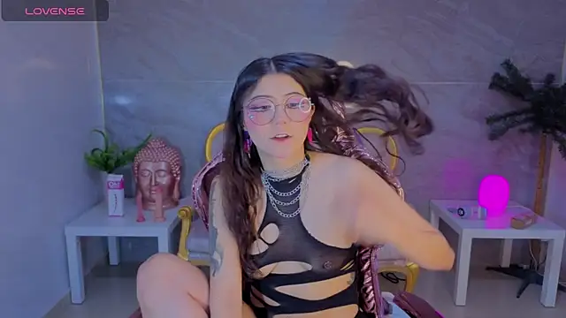 miss devil s online show from 24, 3, 2026